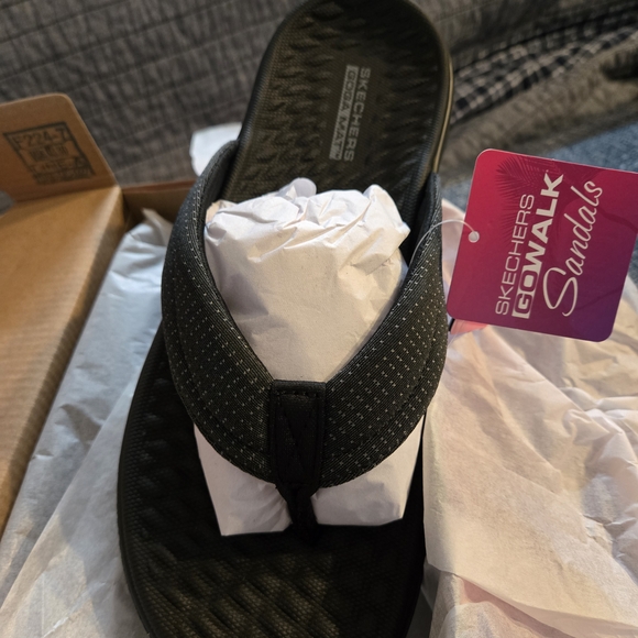 Skechers Black GOwalk Flip Flops - Picture 1 of 4